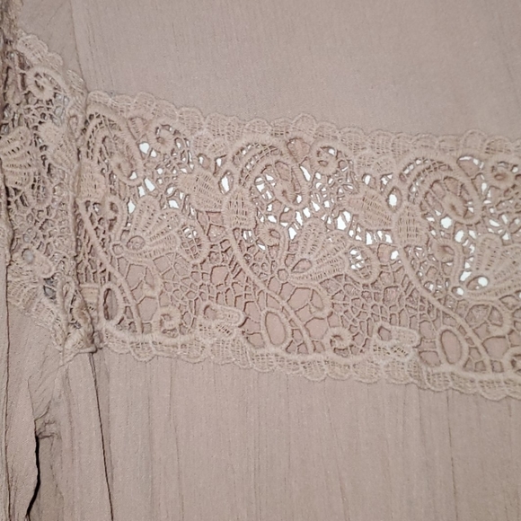 Torrid size 1 blush guaze top - Picture 5 of 7